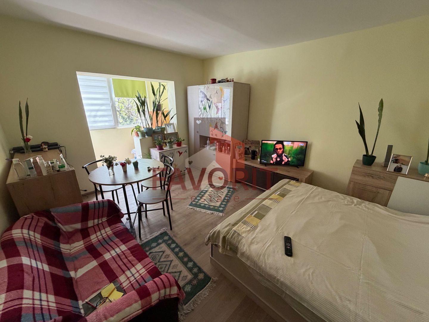 Decomandat. Cu centrala proprie. Etaj intermediar - Poză 1