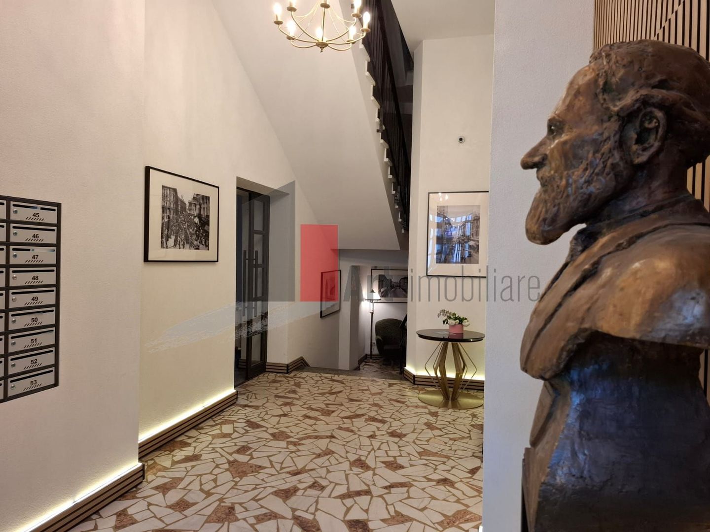 Apartamentul "SCARSITA" , bloc exclusivist, bloc nou - Poză 2