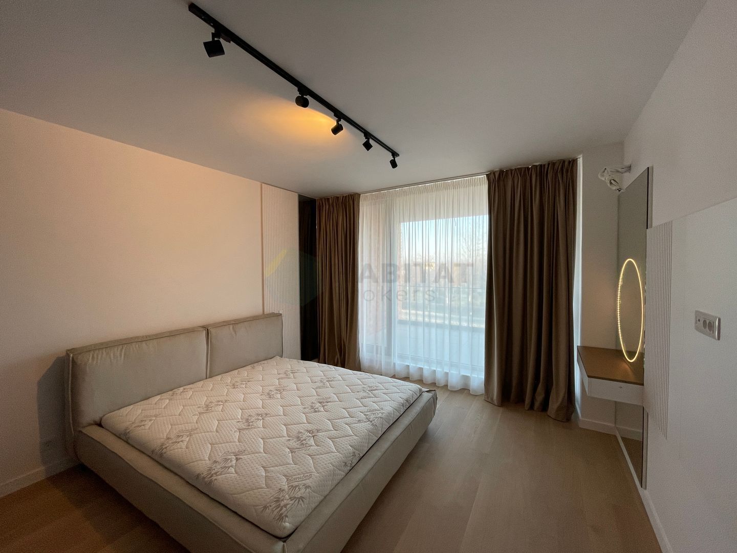 Vila urbana cu gradina langa parc in Tunari - Poză 15