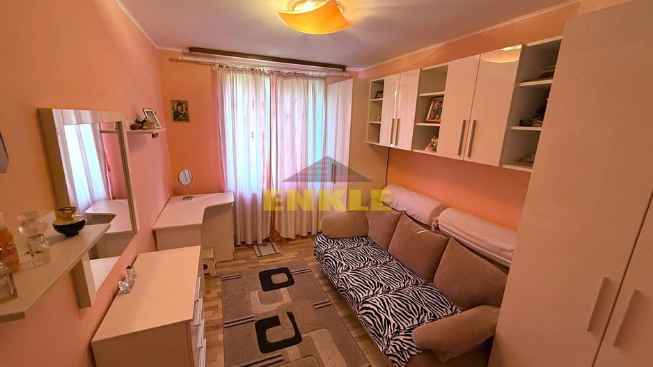 De vânzare apartament 4 camere – Zona Școala 7 - Poză 3