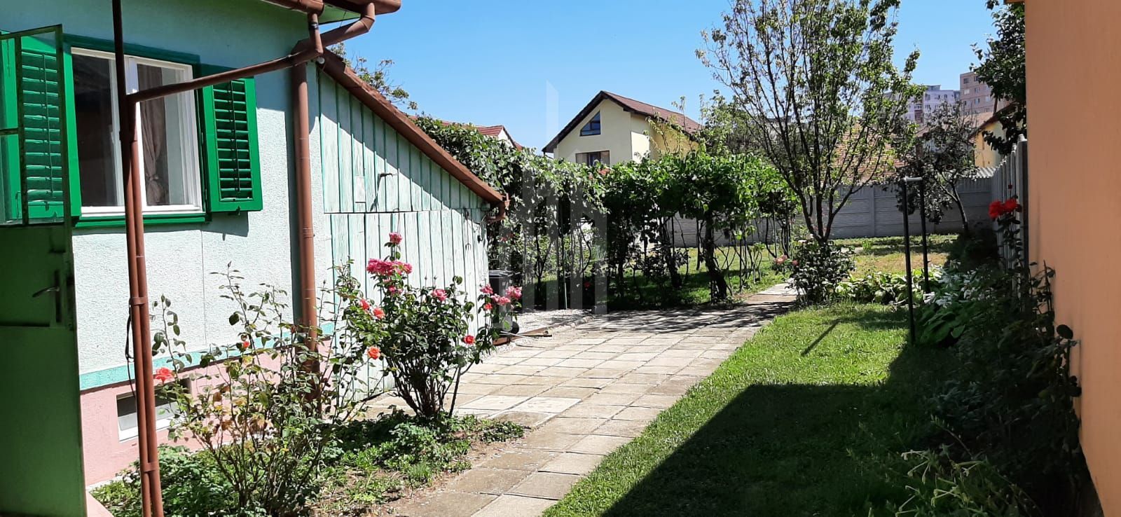 🏡 Casă de închiriat – 2 camere, curte generoasă, zona Trei Stejari, Sibiu - Poză 1