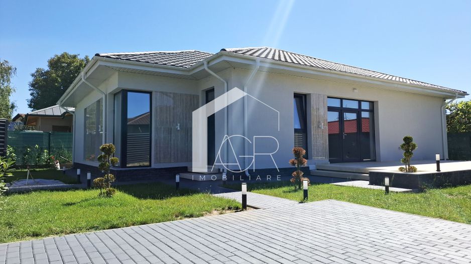 Casa cu 4 camere de vanzare, Bucov, Mica Roma - Poză 1