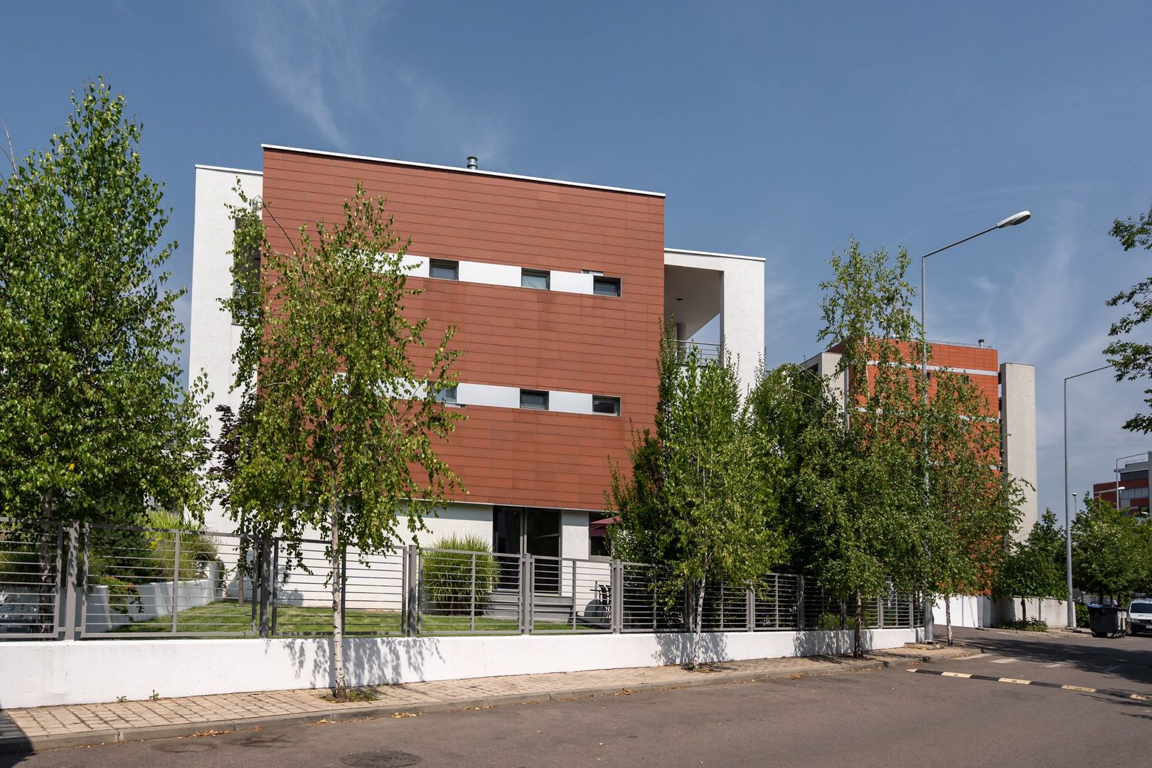 COMISION 0% - Vila eleganta P+2E 380 mp utili, teren 470mp, lac propriu + ponton - Poză 4