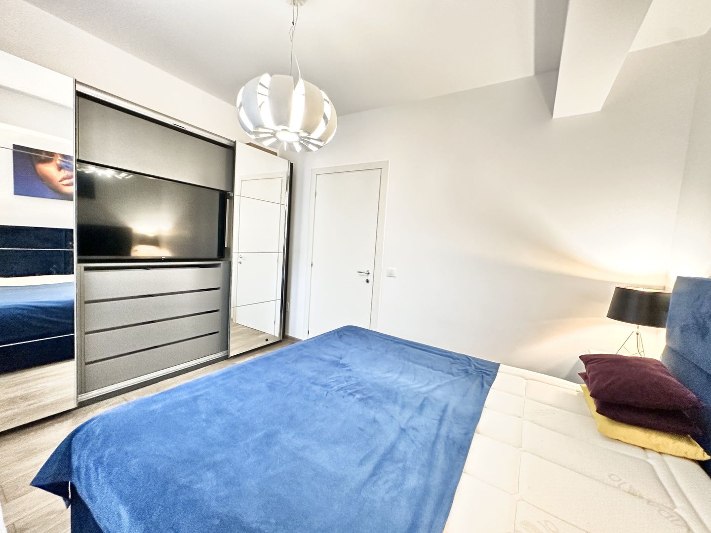 Penthouse modern de inchiririere cu 3 camere, terasă 80 mp zona Coresi - Poză 5