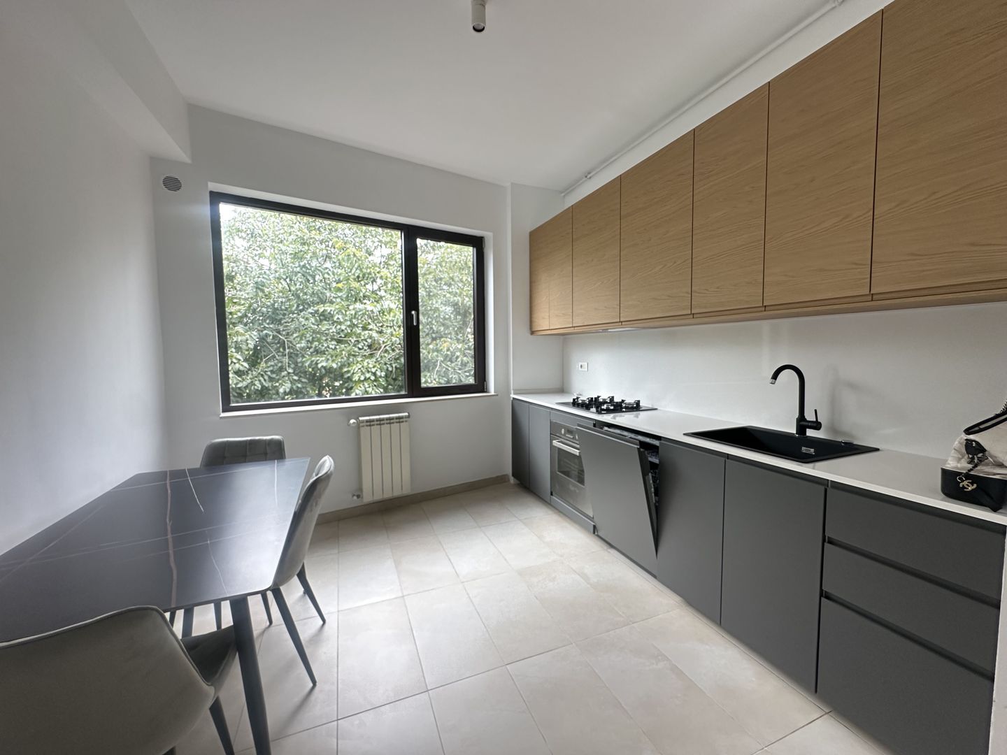 Nou  4 camere  de inchiriat Primaverii - Poză 1