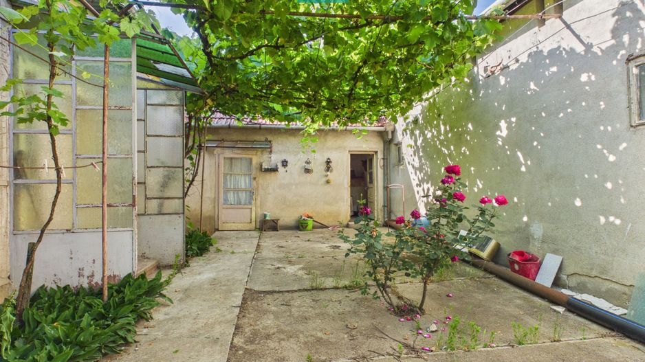 Casă cu 4 camere și teren de 2880 mp în Fiscut - Poză 13