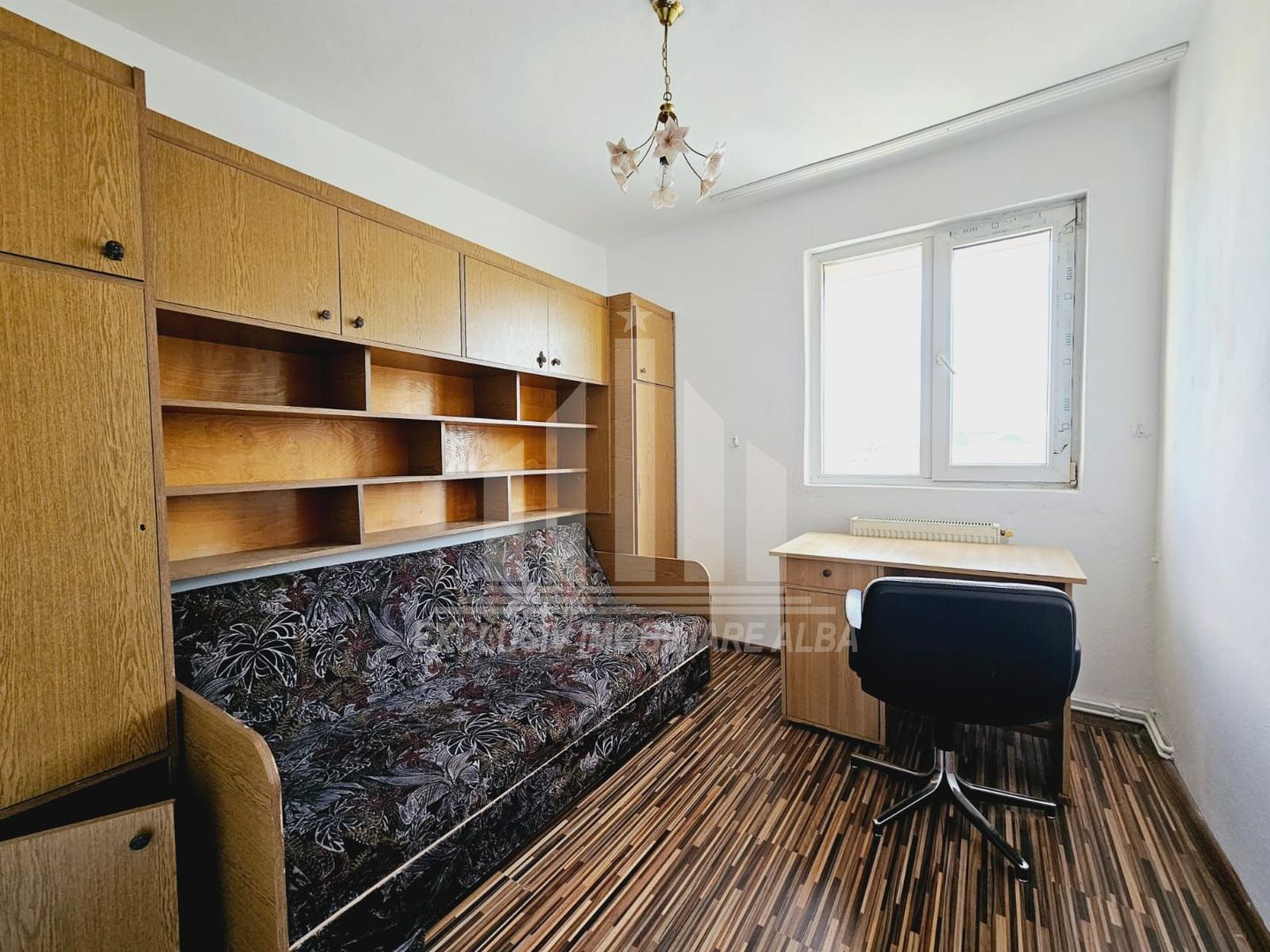 Apartament cu 4 camere de vanzare, Cetate - Poză 10