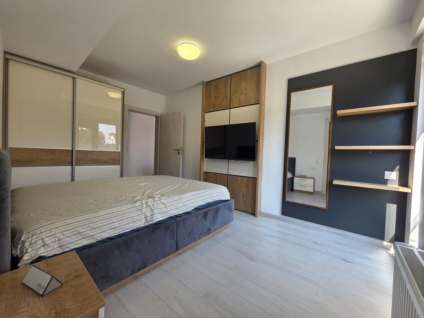 Apartament 3 camere parter si curte 45m  de inchirat Rond OMV Pipera - Poză 3