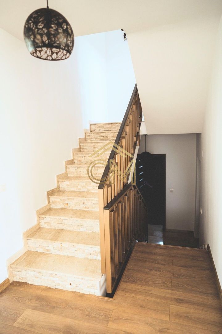 Casa 8 Camere- 3 Bai-316 MPU- Teren 581MP-Selimbar - Poză 6