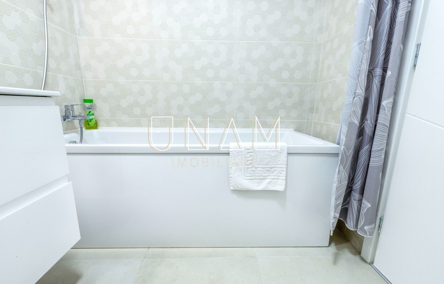 Apartament 2 camere de inchiriat | City Center Resita | 70 mp utili | etaj 5 | balcon generos | - Poză 9