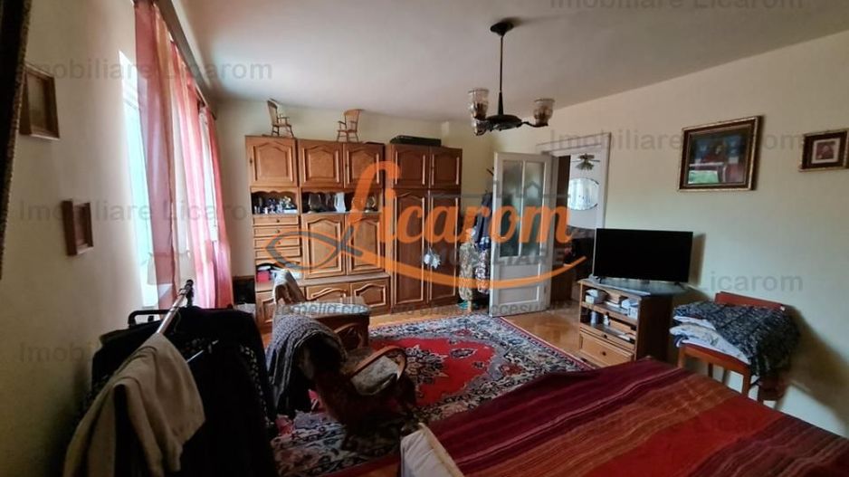 Proprietate individuala-3 apartamente,spatiu comercial,garaje,gradina,curte - Poză 6