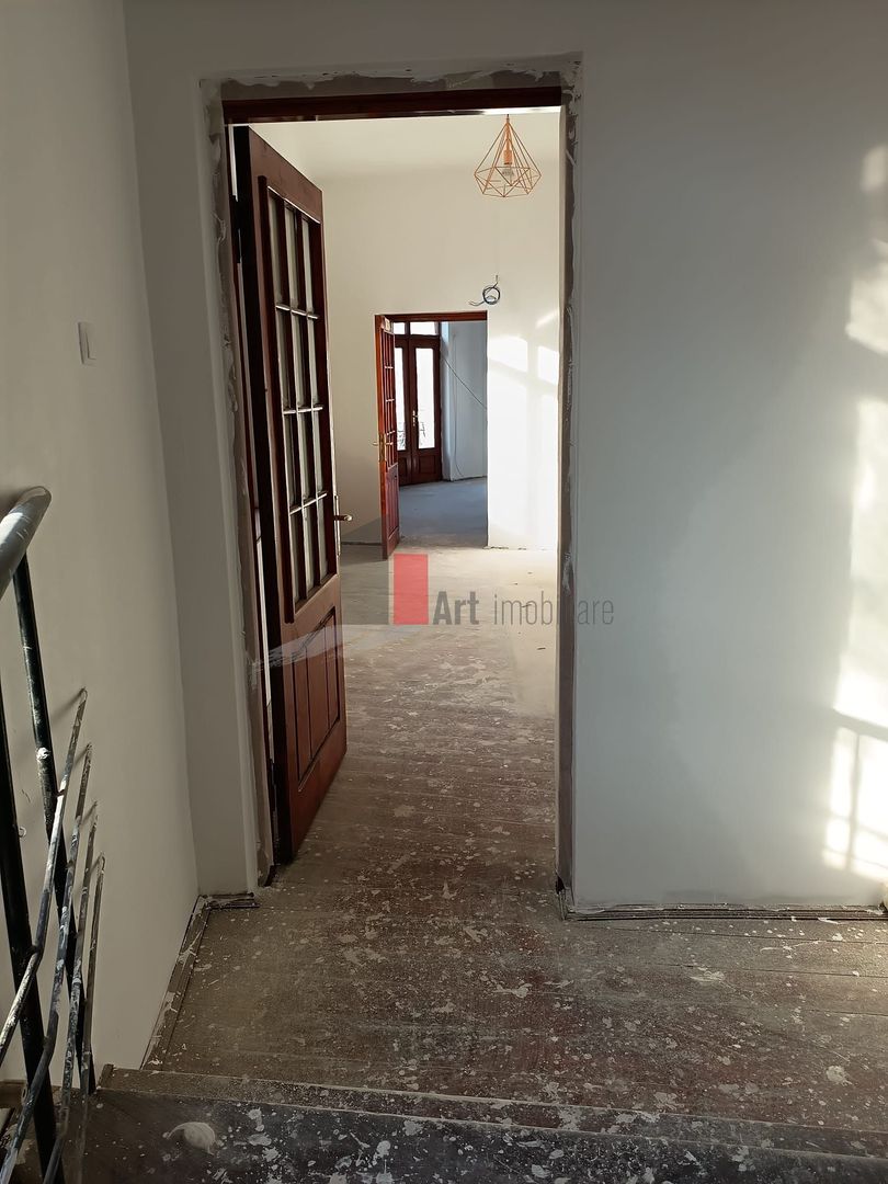 Vila  de inchiriat recent renovata - Poză 40