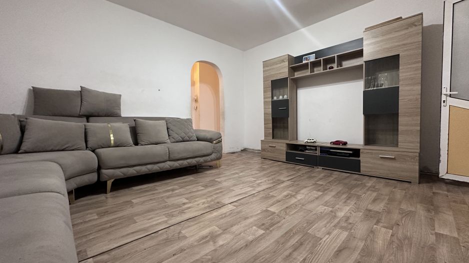 ETAJ 1! Vânzare apartament cu 2 camere în M11 - Târgoviște - Poză 1