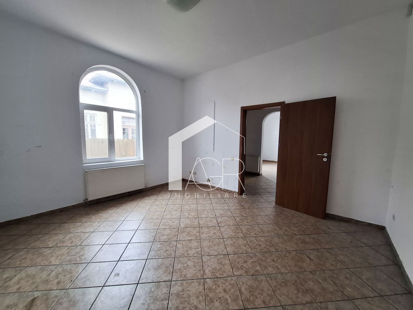 Casa cu 4 camere, zona Central - Poză 8