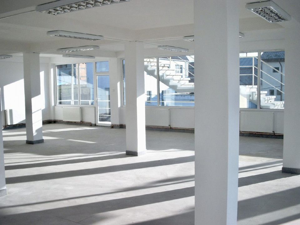 AZURA Imobiliare Pitesti - Spatiu Comercial Craiovei - Poză 1