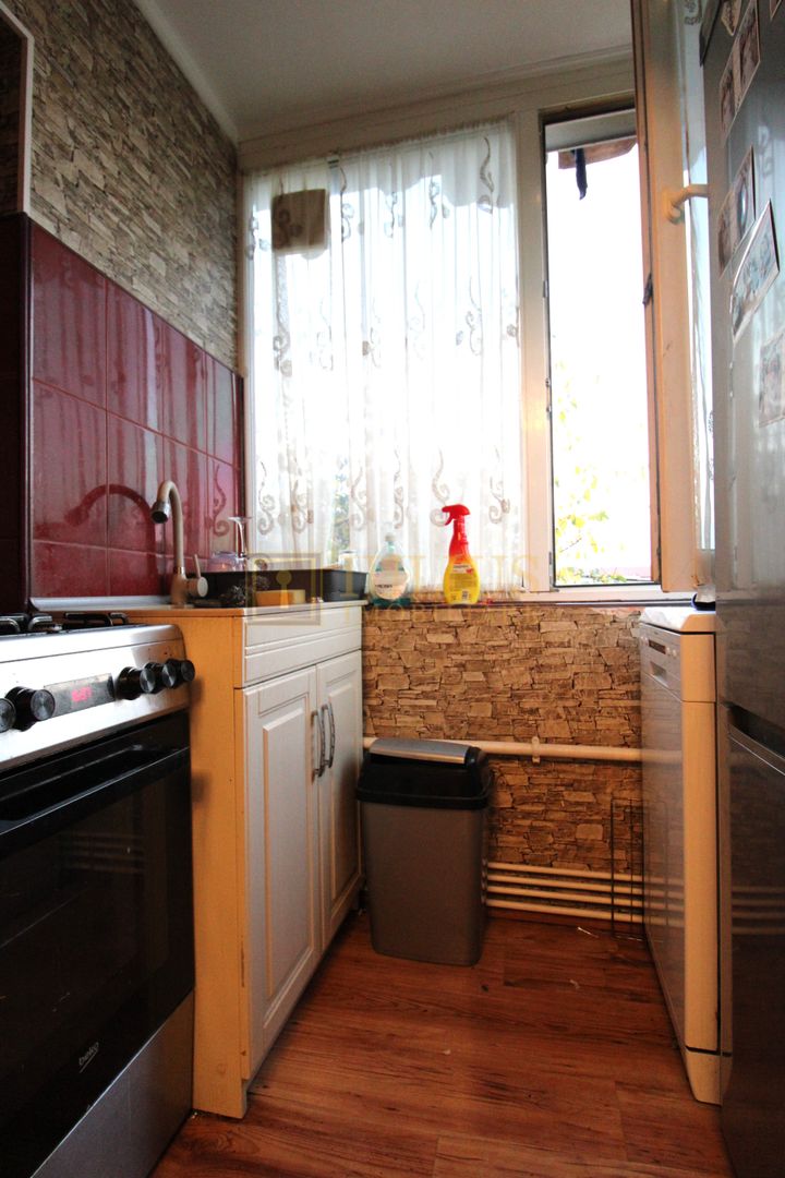 Zona Lipovei, 3 camere, centrala proprie. - Poză 9