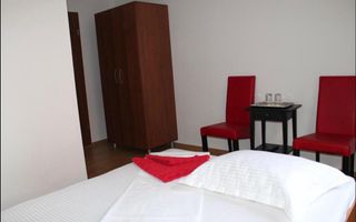 Casa single P+ E , in cartierul Strand - pretabila pentru pensiune sau locuinta - Poză 4