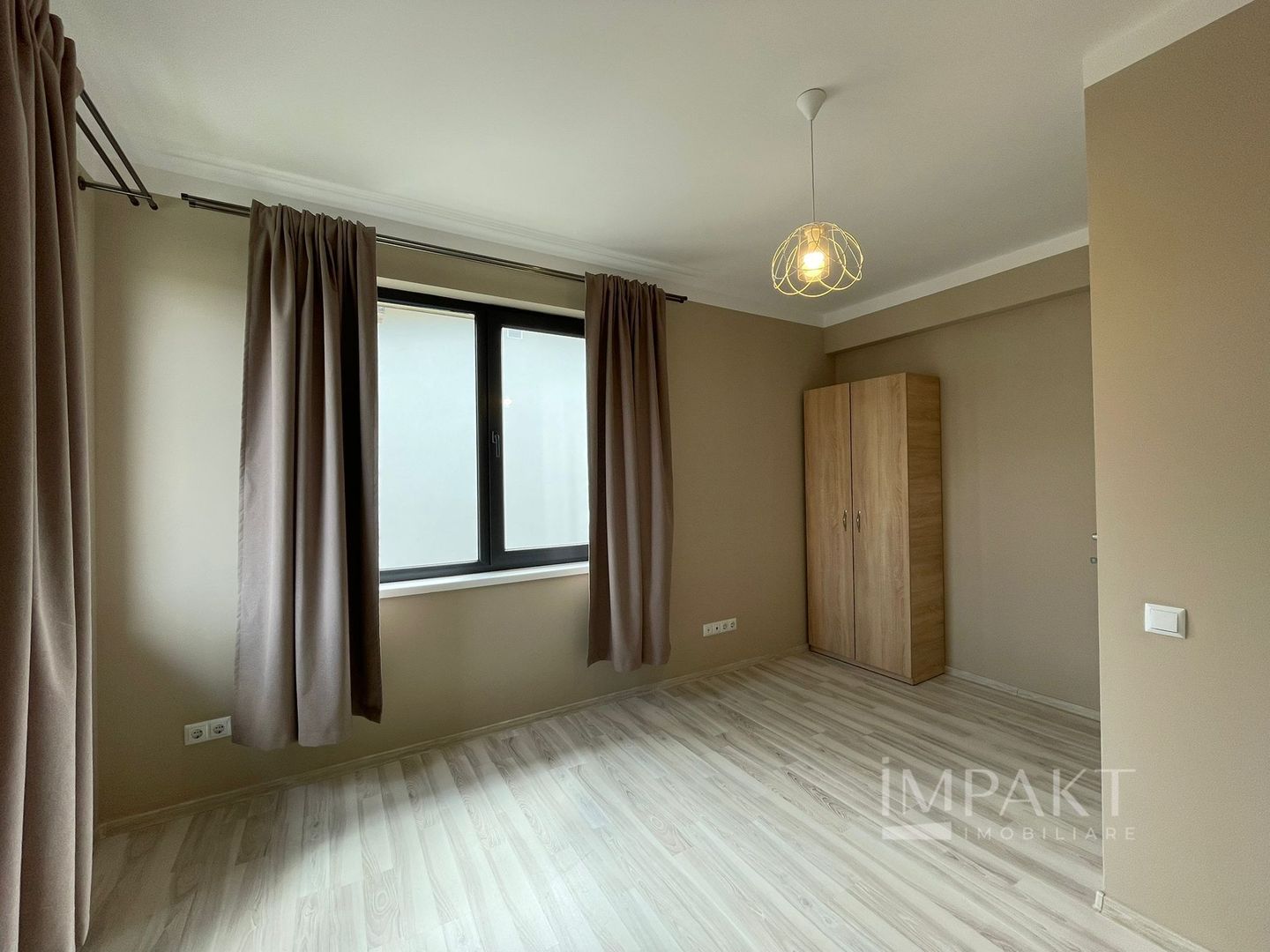 Casă / Vilă cu 4 camere de închiriat - Dezmir - Poză 8