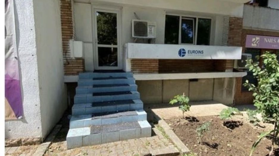 Apartament 3 camere..Pt locuit sau spatiu comercial, sediu, zona Victor - Poză 3