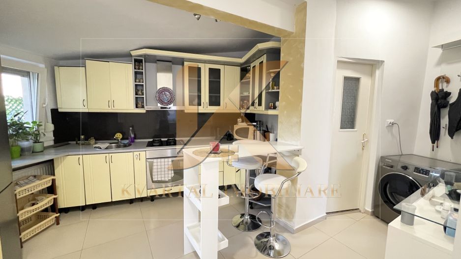 Apartament generos la casa 2 camere , 70 mp Zona Parneava ! - Poză 3