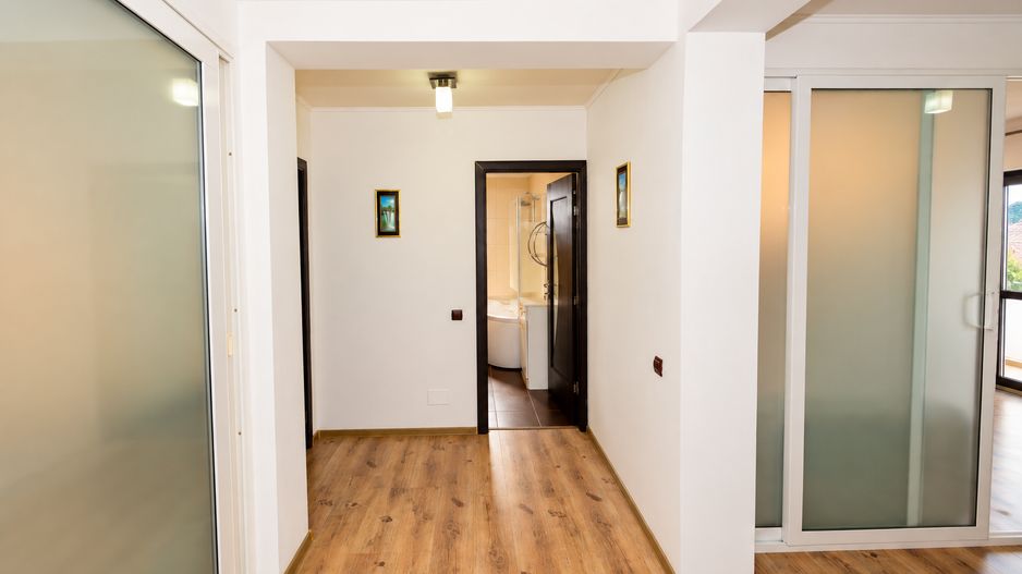 Apartament 2 camere de vanzare, 67mp mobilat, parcare, bloc cu 6 ap. - Poză 6