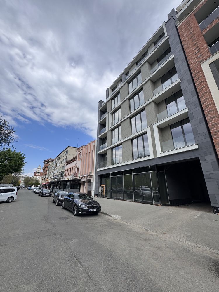 Inchiriez spatiu comerical in zona 0, bloc  VERSUS - Poză 1
