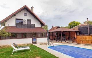 Vilă 5 dormitoare, 4 băi, 2 248mp teren, piscină. Preț: 229 000 E. - Poză 17