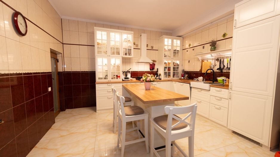 Apartament cu 4 camere 169mp, parter si teren 175mp, în zona Grivita - Poză 3