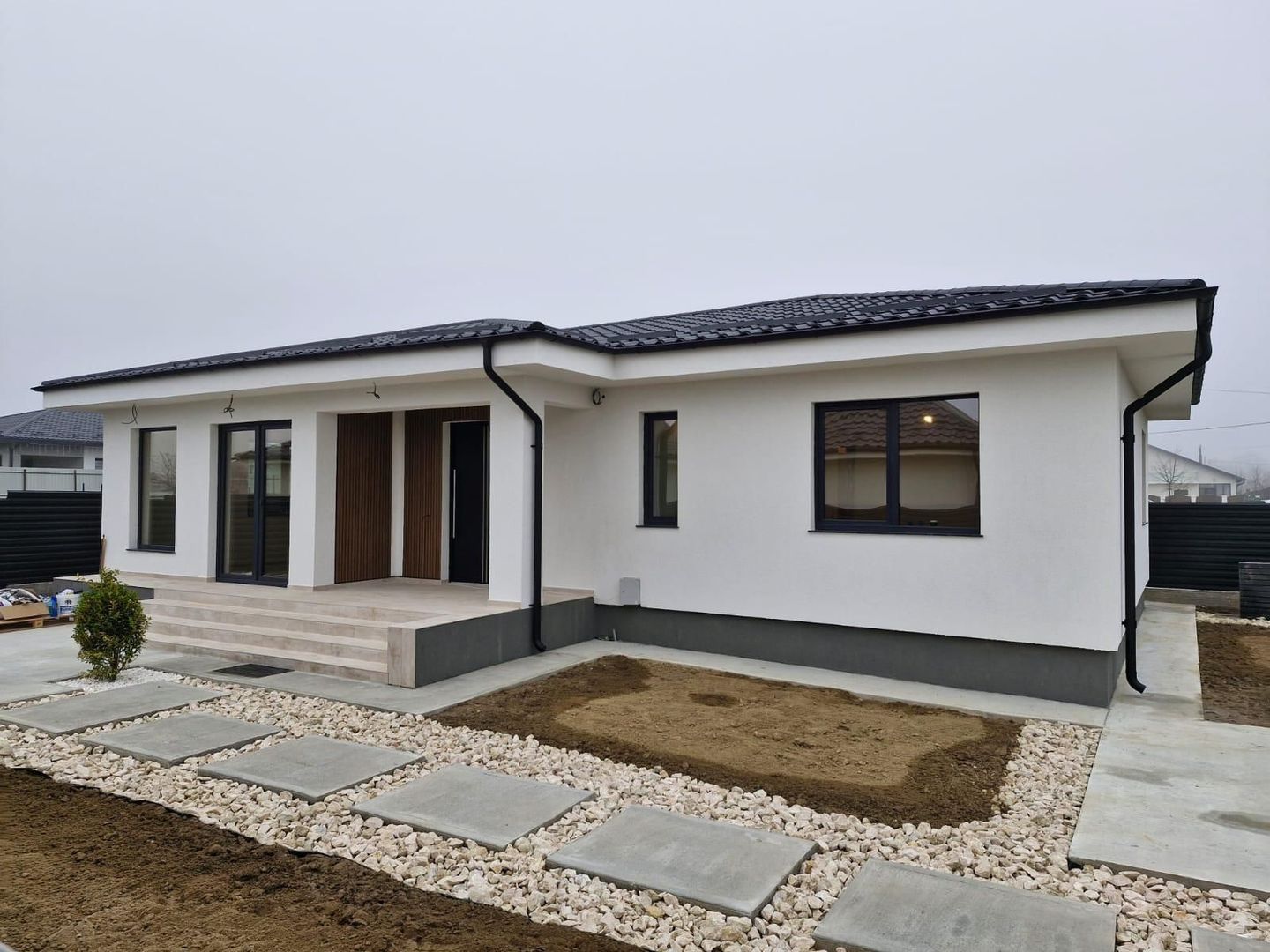 Casa noua de vanzare Smeura 185 K - Poză 1