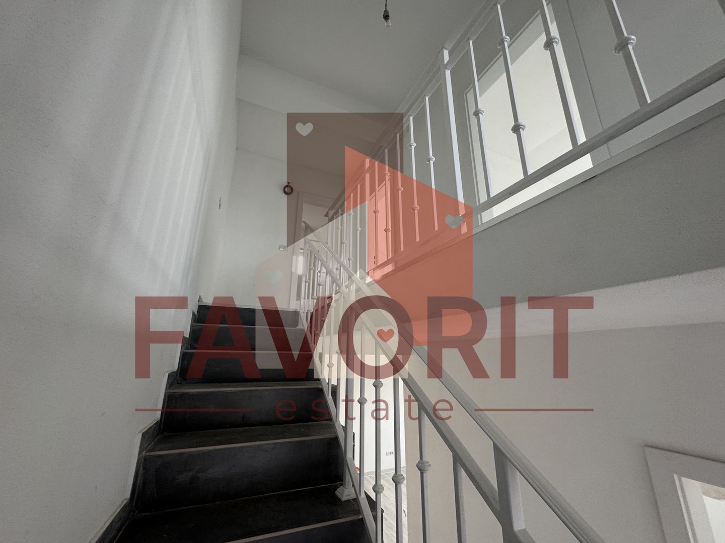 Finisat la cheie. Bucatarie inchisa. 311 mp teren - Poză 10