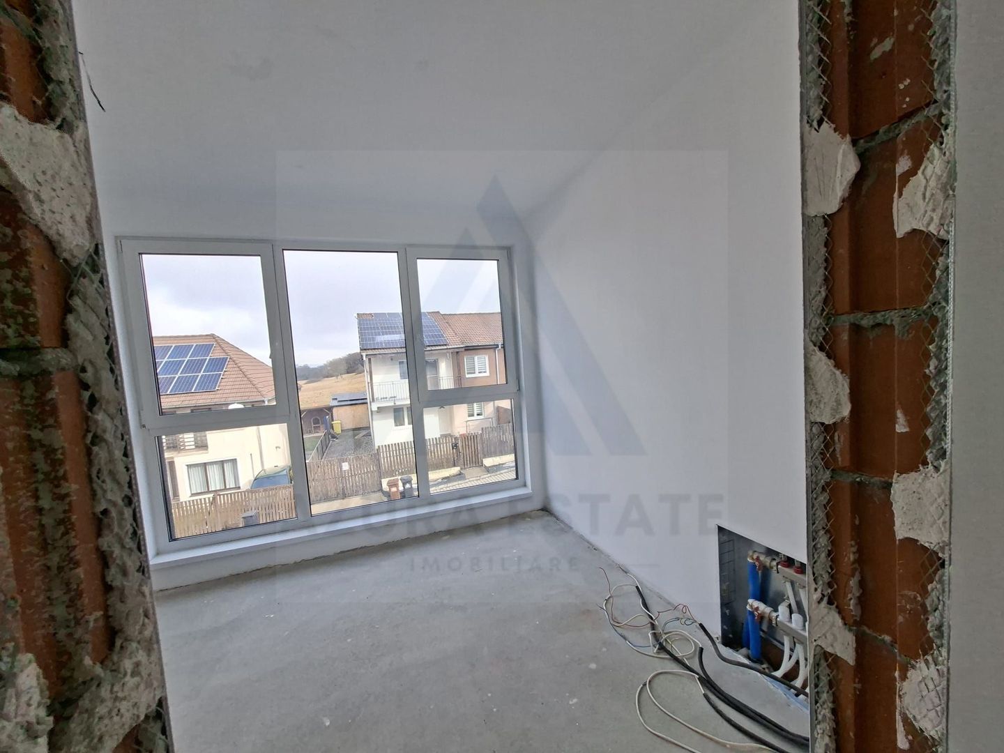 Casa moderna 4 camere 2 bai 3 locuri parcare si pivnita in Cisnadie - Poză 9