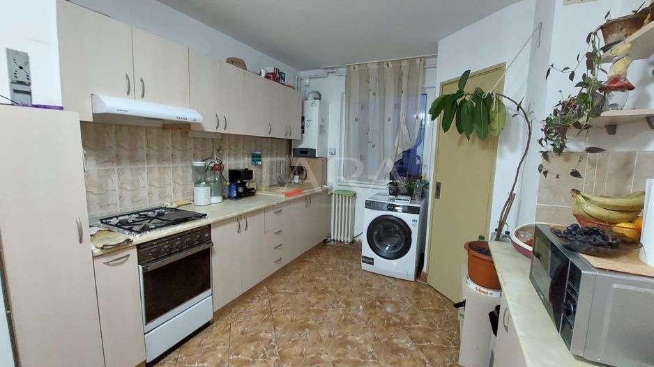 Apartament 3 camere decomandat, etaj intermediar, zona Minerva - Poză 1