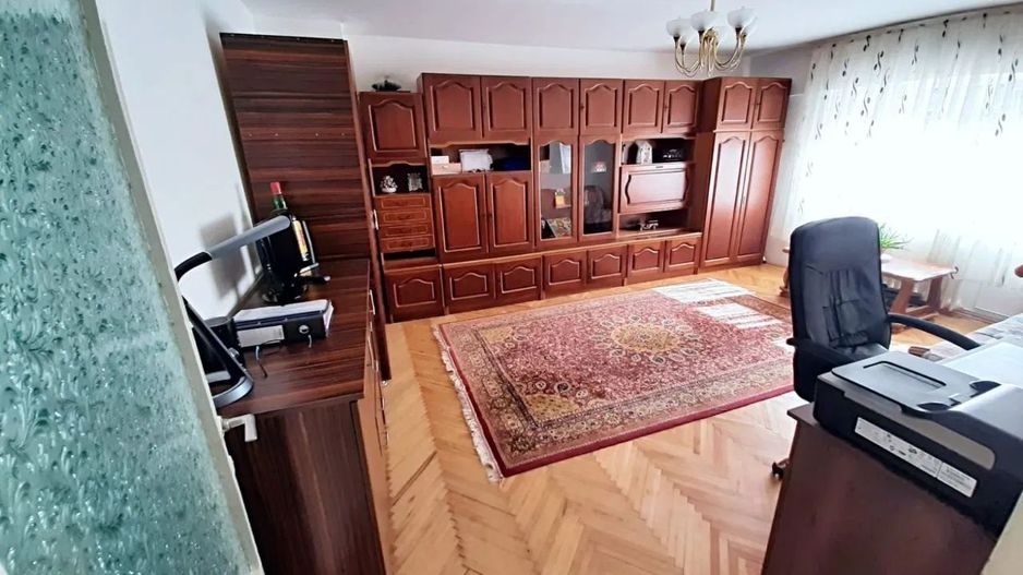 ageuropa.ro vinde ap. 3 camere decomandate în Micro 17 la parter. - Poză 1