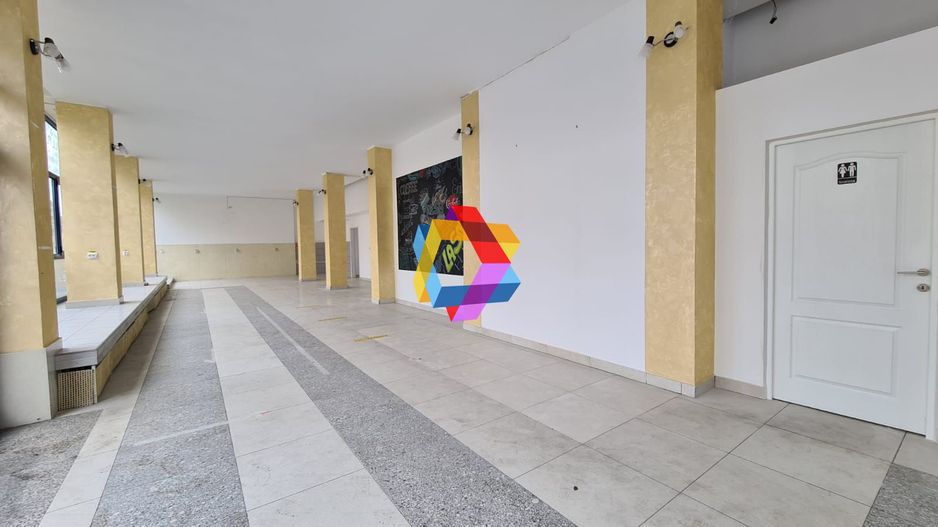 Spatiu comercial zona centrala cu vad - 180 mp - Poză 3