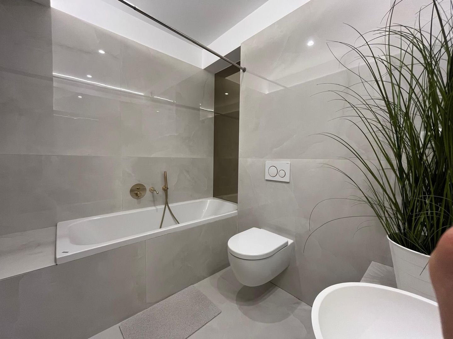 INCHIRIERE TREI CAMERE PARCARE INCLUSA PIPERA CORTINA NORTH - Poză 9