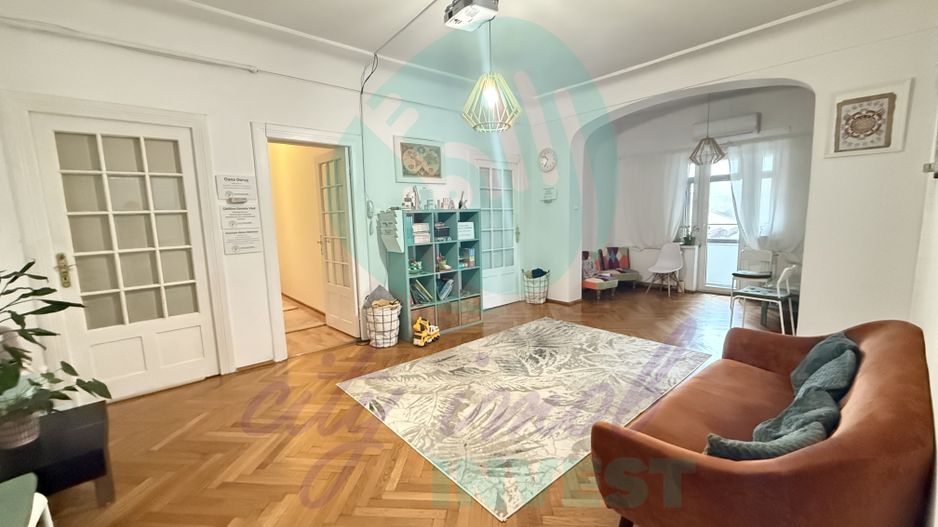 Spatiu, lumina si eleganta intr-un apartment interbelic - Poză 1