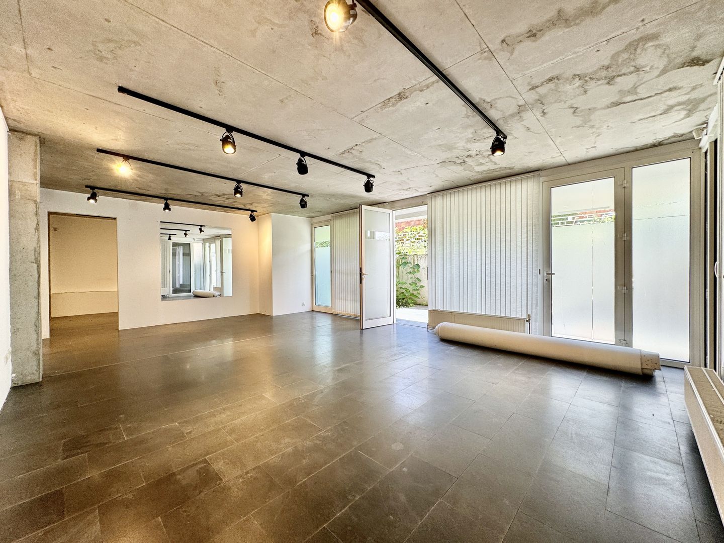 Clădire de birouri în zona Centrală - Poză 19