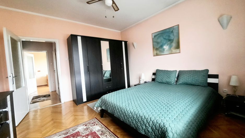 Apartament frumos si renovat cu garaj - zona Medicina - Poză 4