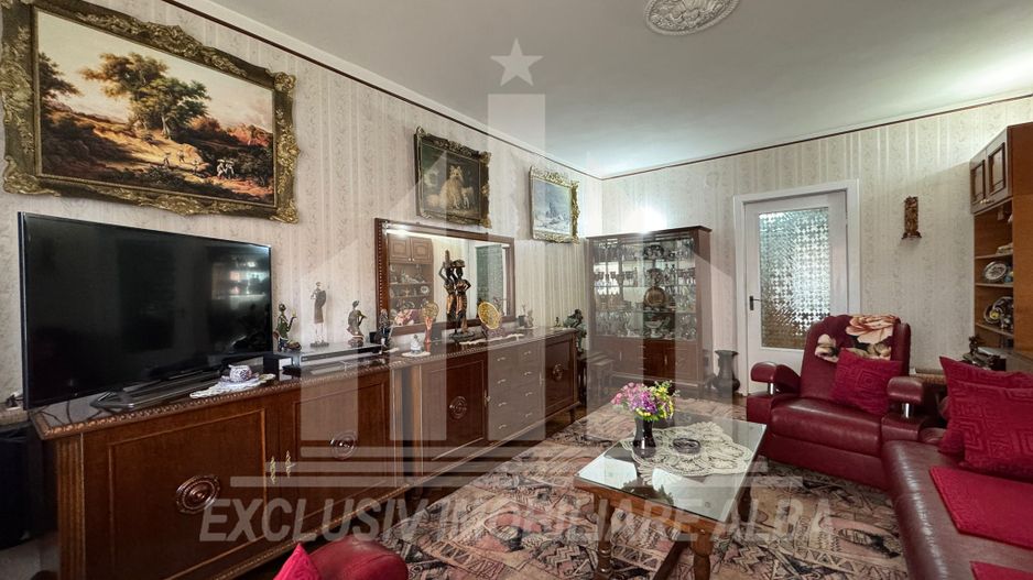 Apartament 3 camere decomandate | 2 bai | 69 mp | Cetate - Piata - Poză 1