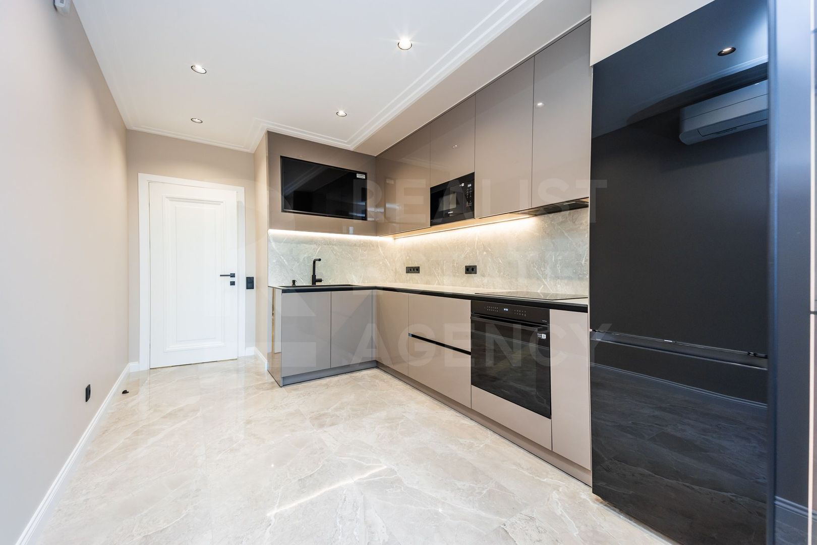 Vânzare, apartament 2 camere, 45 mp, str. Mircea cel Bătrân, Ciocana - Poză 1
