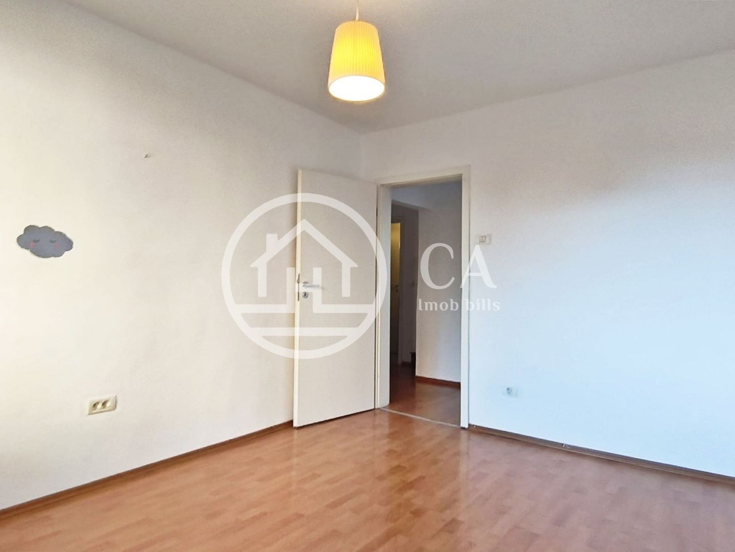 Apartament de vânzare cu 3 camere în zona Rogerius, Oradea - Poză 4