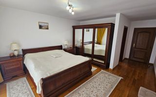 Casă deosebită, cu 5 camere, cu teren de 1132 mp – Cisnădioara - Poză 8