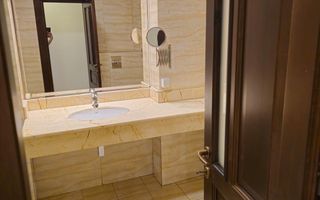 Vila frumoasa ,localizata central\ Unirii Square\Proprietar - Poză 15