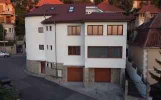 Vilă cu vedere panoramică – Central Brașov - Poză 1