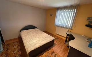 Casă cu 6 camere, teren 912 mp, garaj dublu, în zona Cetate-Schit - Poză 13