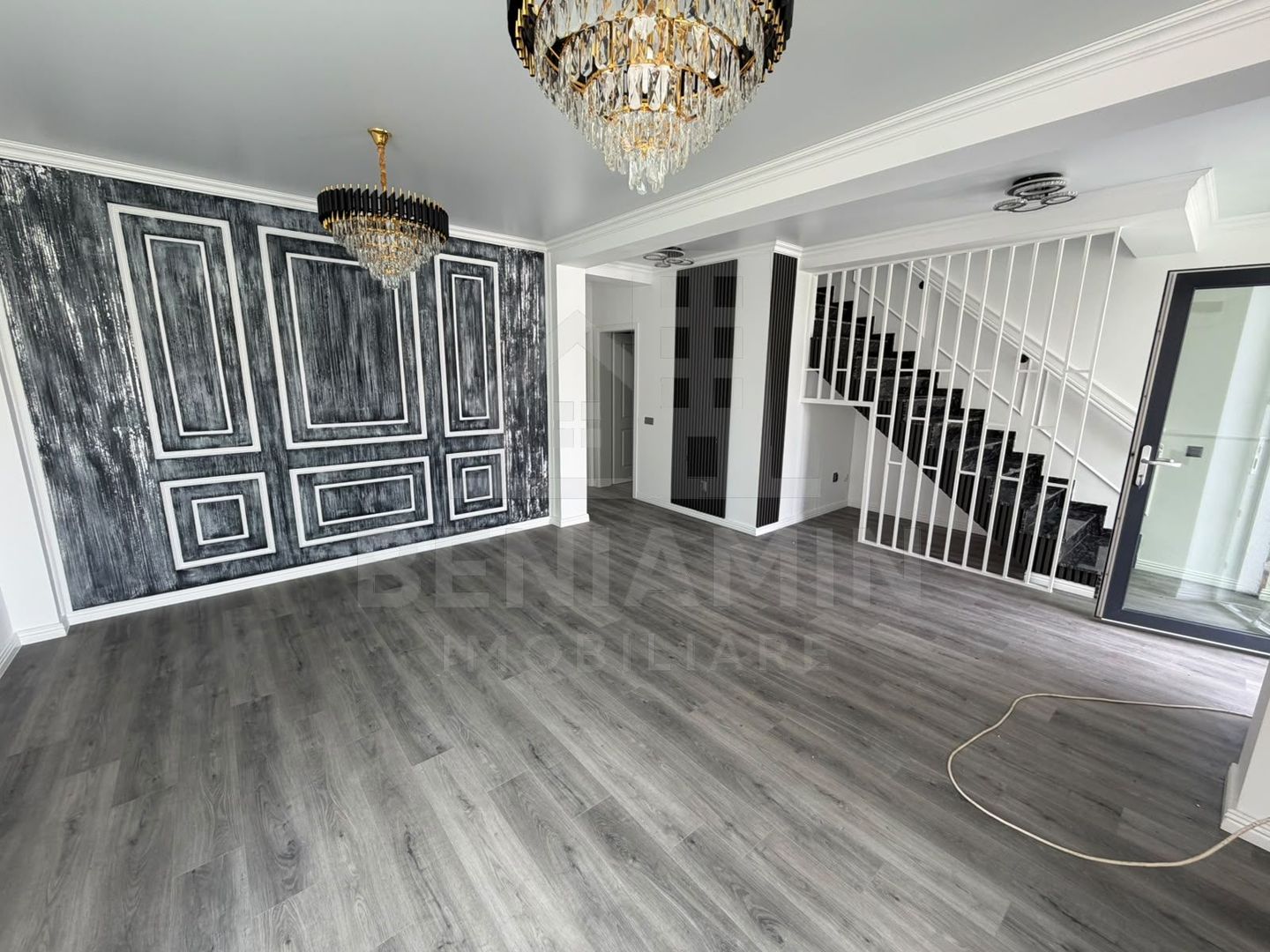 Casa 3 dormitoare-3 bai-Bariera Valcii-Moderna-toate utilitatile - Poză 2