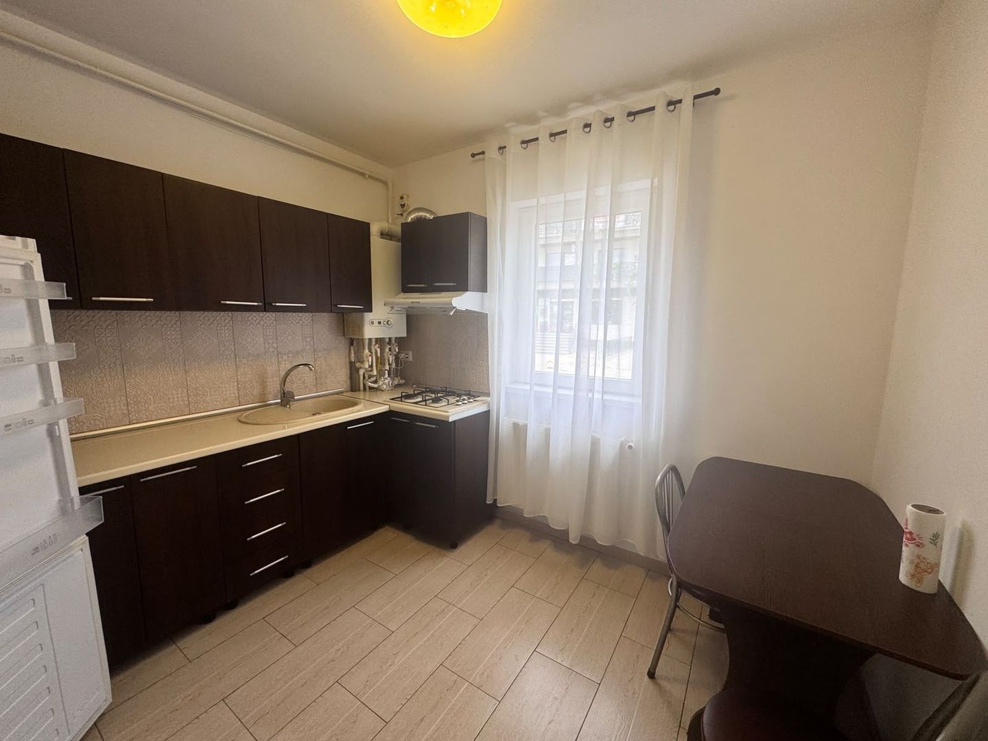 AP. 2 CAMERE - PARCARE INCLUSA, CENTRALA PROPRIE, MUTARE IMEDIATA - Poză 4