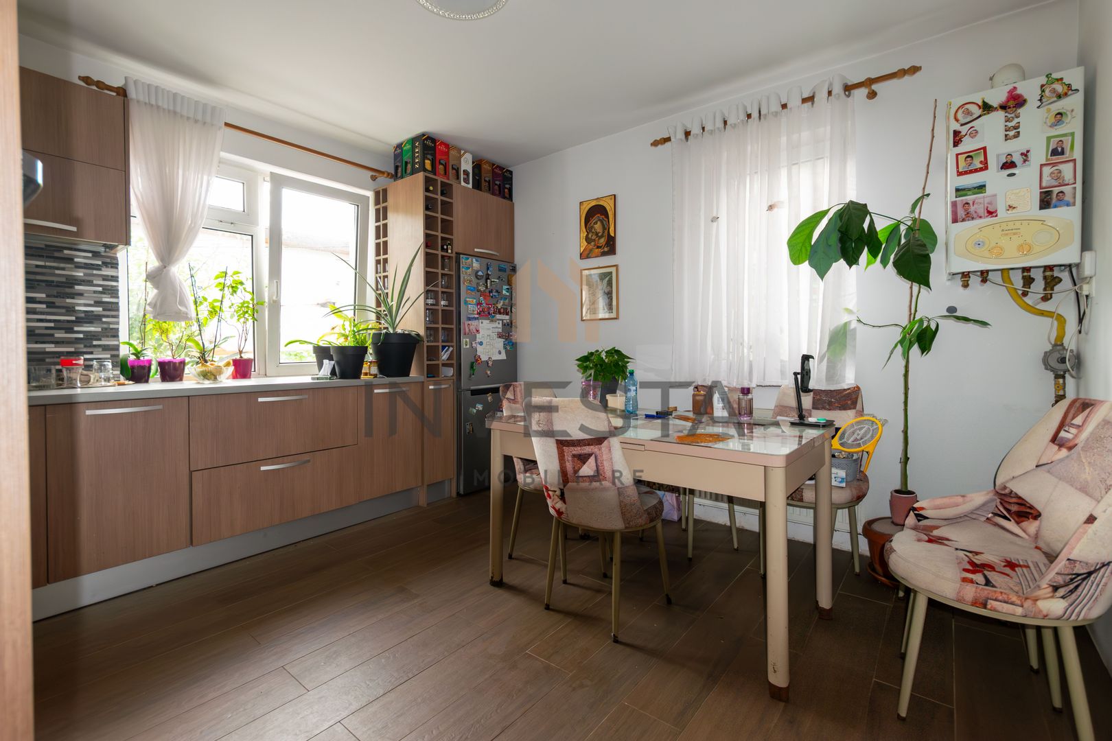 DE VANZARE CASA CU 4 CAMERE BUNA ZIUA - Poză 6