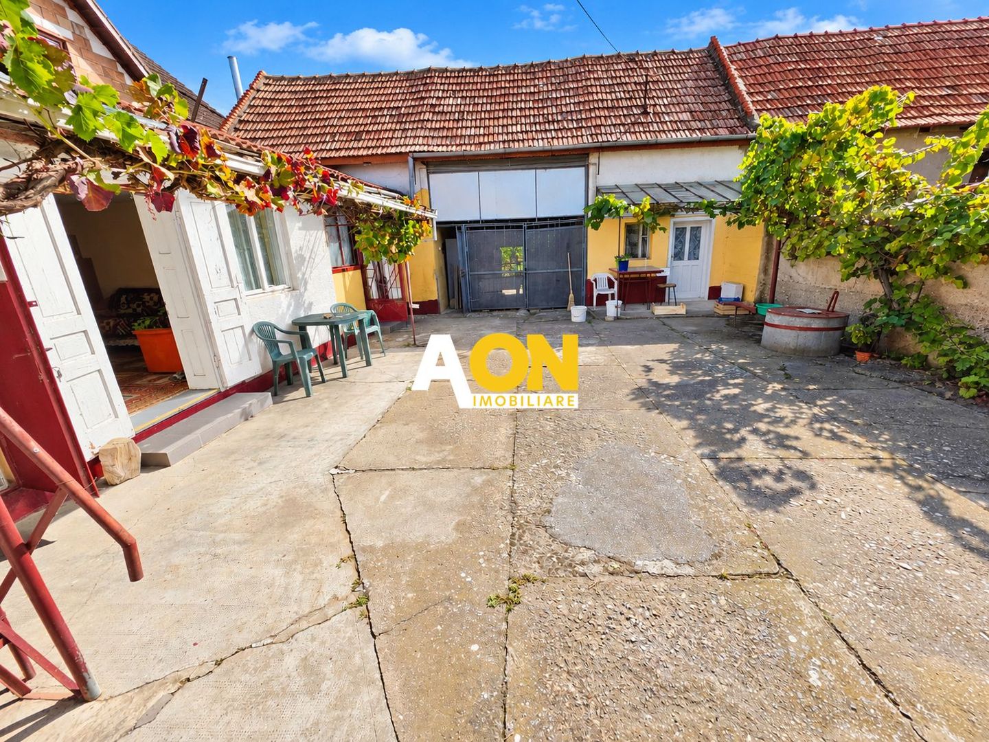 Casa traditionala, 3 camere, la asfalt, 1685 mp teren, Ciugud - Poză 3