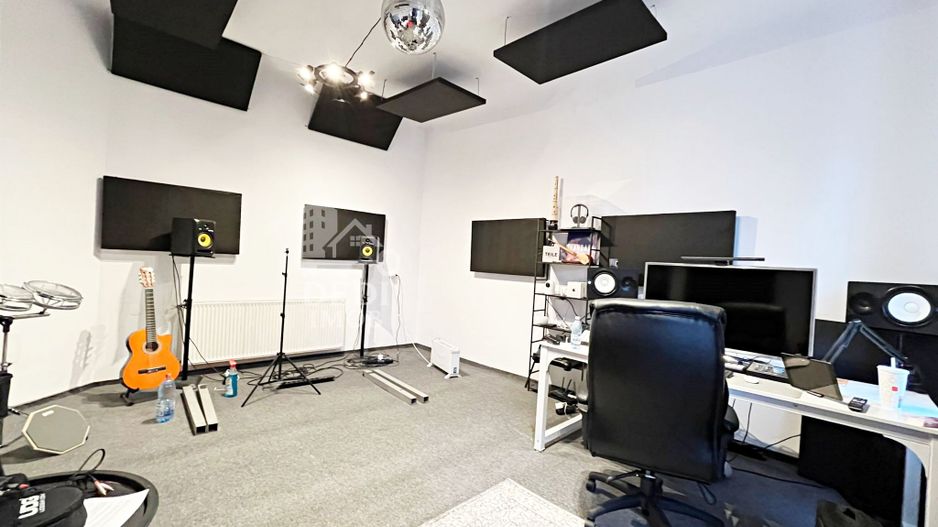 Spatiu de inchiriat central in zona Decebal, Oradea - Poză 1